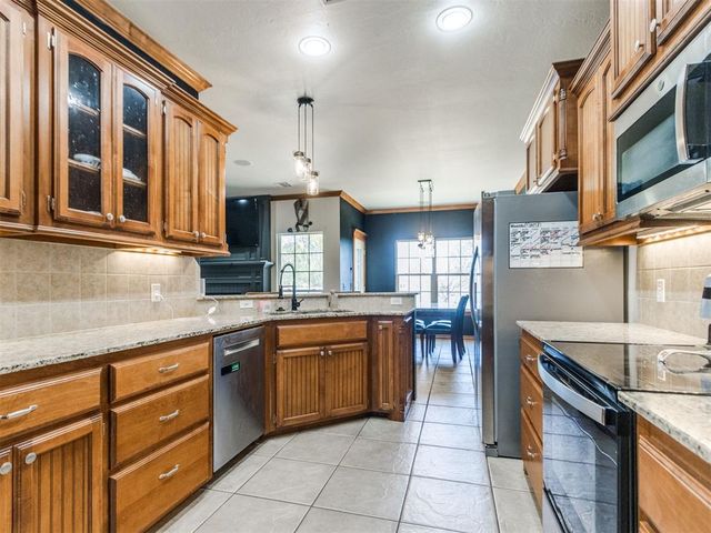 298 Hillside Drive, Harrah, OK 73045