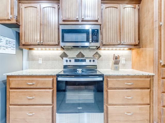 298 Hillside Drive, Harrah, OK 73045