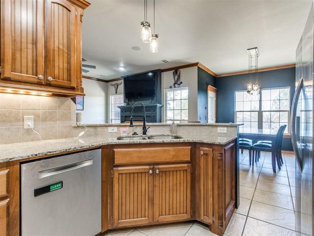 298 Hillside Drive, Harrah, OK 73045