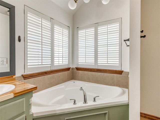 298 Hillside Drive, Harrah, OK 73045