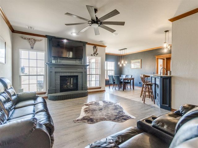 298 Hillside Drive, Harrah, OK 73045