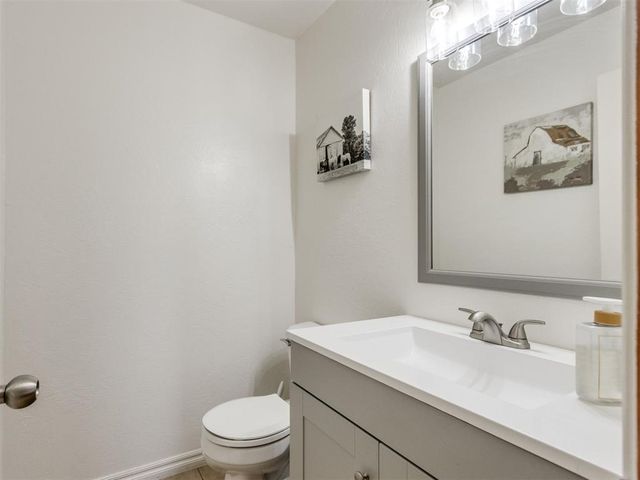 298 Hillside Drive, Harrah, OK 73045