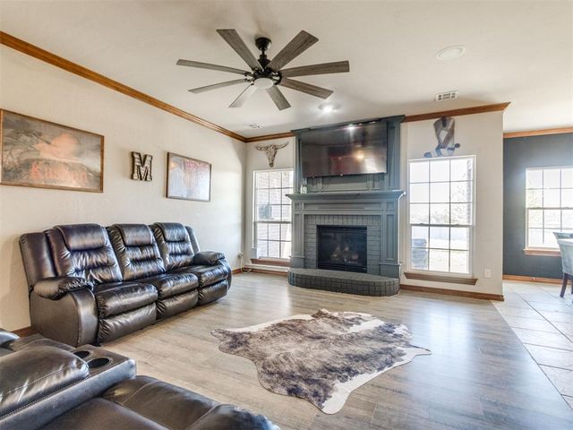 298 Hillside Drive, Harrah, OK 73045