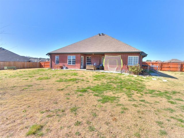 298 Hillside Drive, Harrah, OK 73045