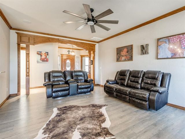 298 Hillside Drive, Harrah, OK 73045