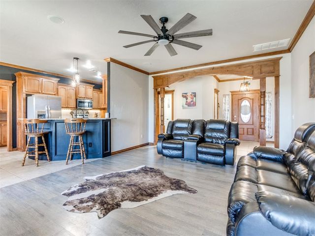 298 Hillside Drive, Harrah, OK 73045