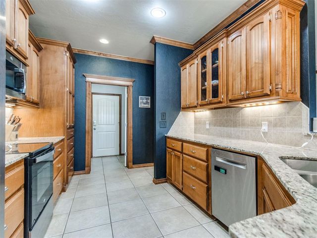 298 Hillside Drive, Harrah, OK 73045