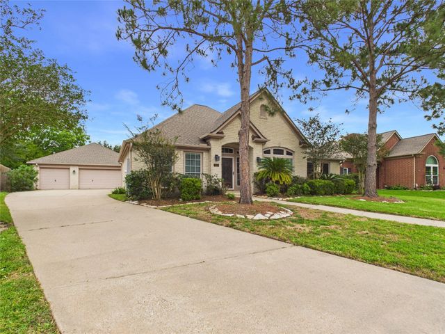 111 Bending Brook Lane, Dickinson, TX 77539