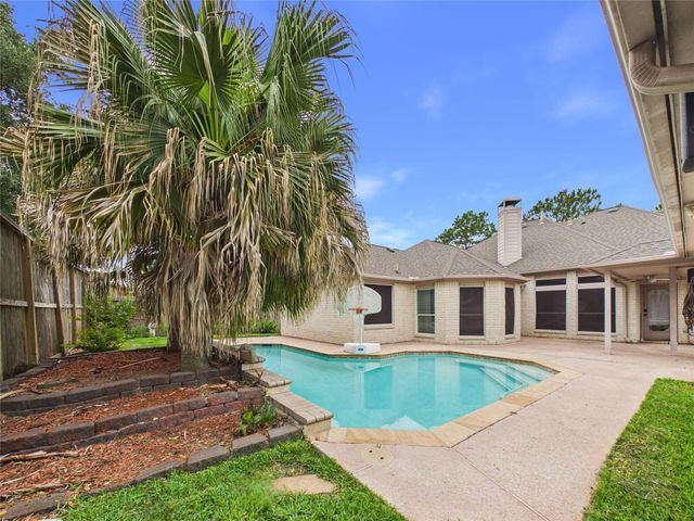111 Bending Brook Lane, Dickinson, TX 77539