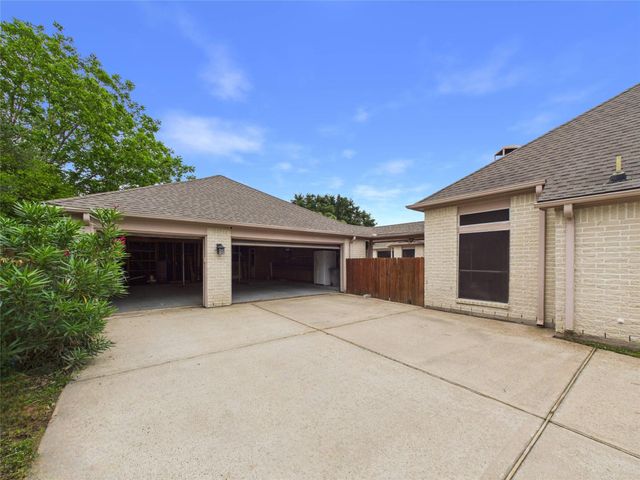 111 Bending Brook Lane, Dickinson, TX 77539