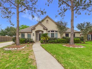111 Bending Brook Lane, Dickinson, TX 77539