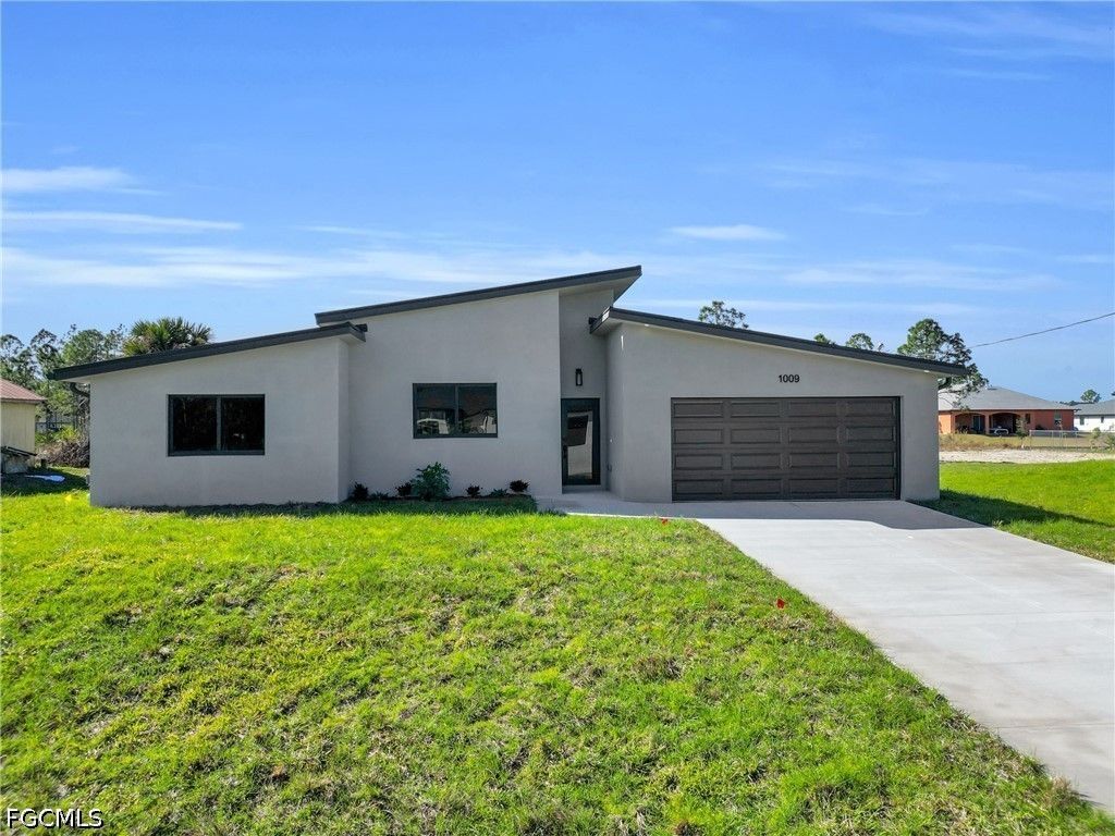 1009 State AVE, Lehigh Acres, FL 33972