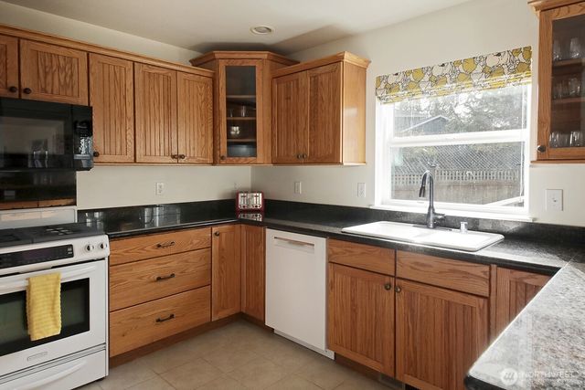4876 Breezefair Road, Freeland, WA 98249