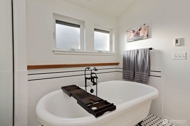 4876 Breezefair Road, Freeland, WA 98249