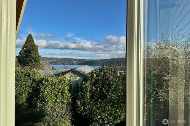 4876 Breezefair Road, Freeland, WA 98249