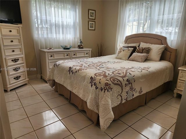 5100 NW 35th St 101, Lauderdale Lakes, FL 33319