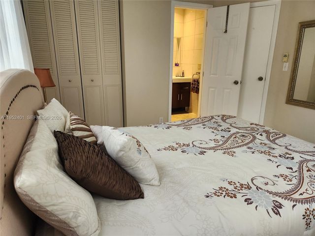 5100 NW 35th St 101, Lauderdale Lakes, FL 33319