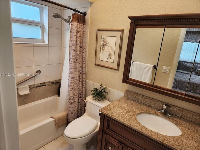 5100 NW 35th St 101, Lauderdale Lakes, FL 33319