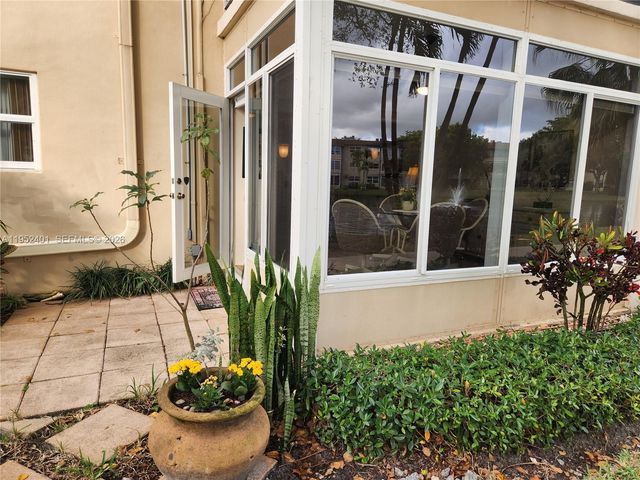 5100 NW 35th St 101, Lauderdale Lakes, FL 33319