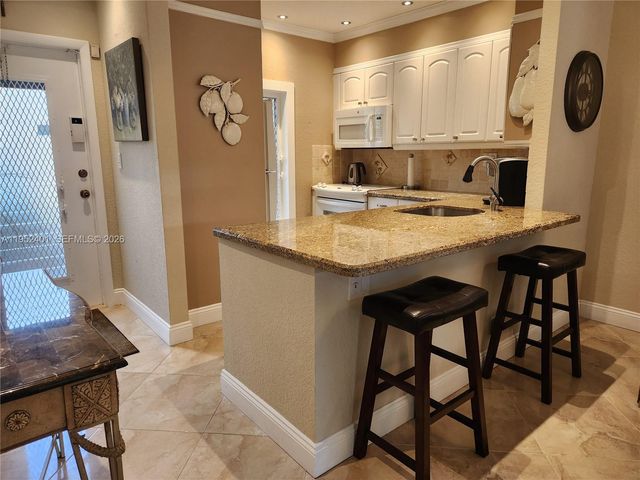 5100 NW 35th St 101, Lauderdale Lakes, FL 33319