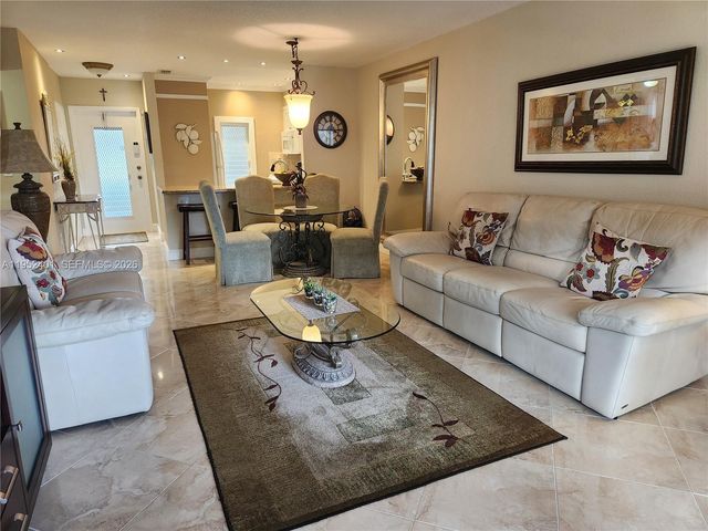 5100 NW 35th St 101, Lauderdale Lakes, FL 33319