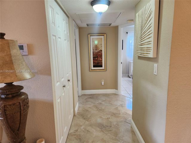 5100 NW 35th St 101, Lauderdale Lakes, FL 33319