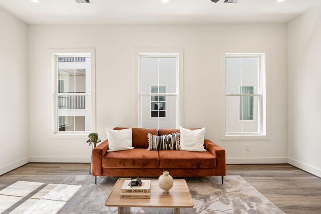 1142 W 16th Street, Houston, TX 77008