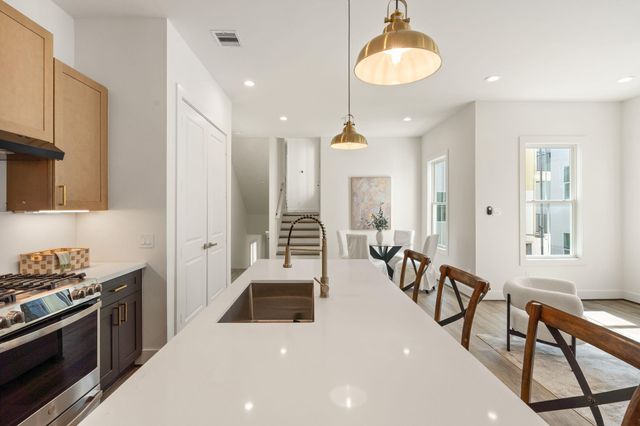 1142 W 16th Street, Houston, TX 77008