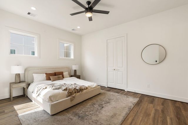 1142 W 16th Street, Houston, TX 77008