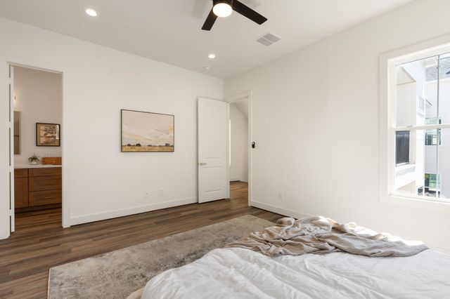 1142 W 16th Street, Houston, TX 77008