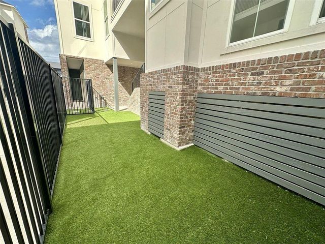 1142 W 16th Street, Houston, TX 77008