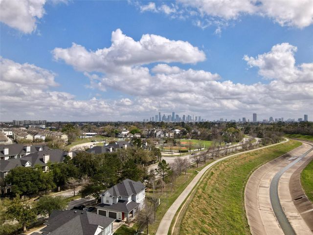 1142 W 16th Street, Houston, TX 77008