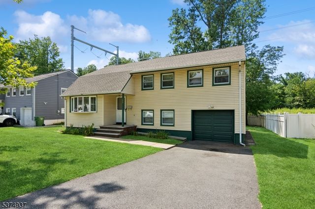 350 Birch Dr, Roselle Boro, NJ 07203