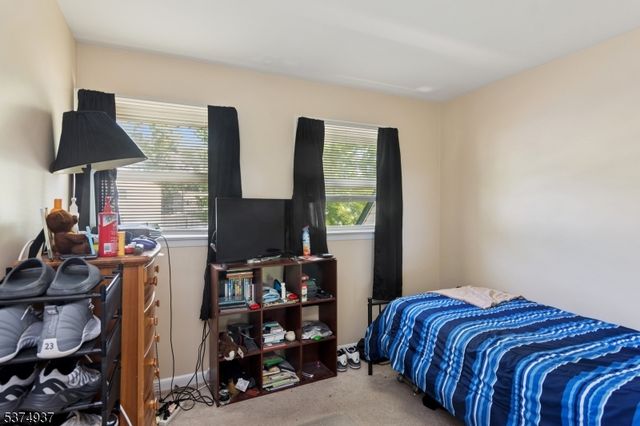 350 Birch Dr, Roselle Boro, NJ 07203