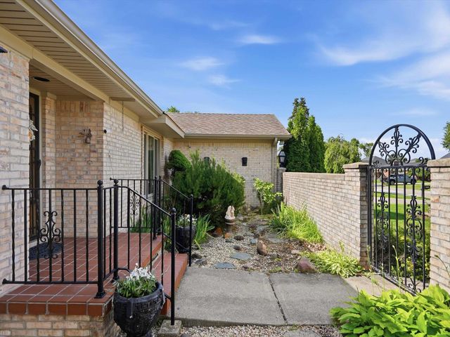 42424 Tessmer Drive, Sterling Heights, MI 48314