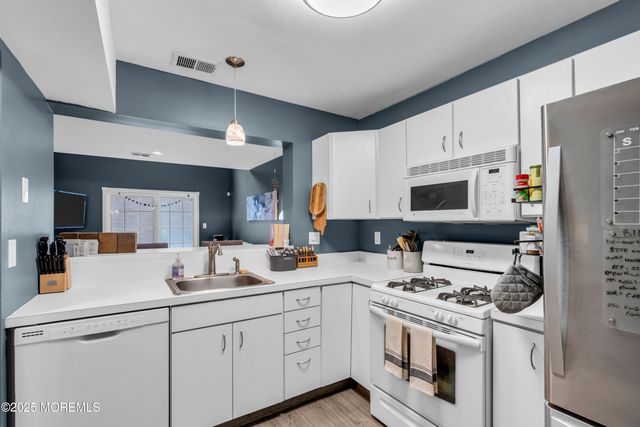 11 Madison Court, Tinton Falls, NJ 07712