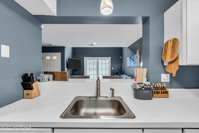 11 Madison Court, Tinton Falls, NJ 07712