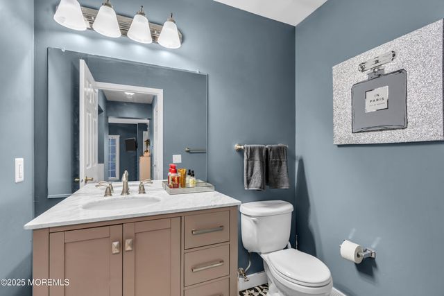 11 Madison Court, Tinton Falls, NJ 07712