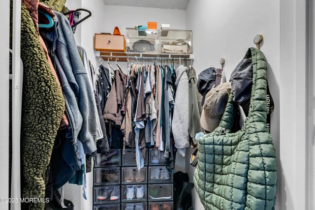 11 Madison Court, Tinton Falls, NJ 07712