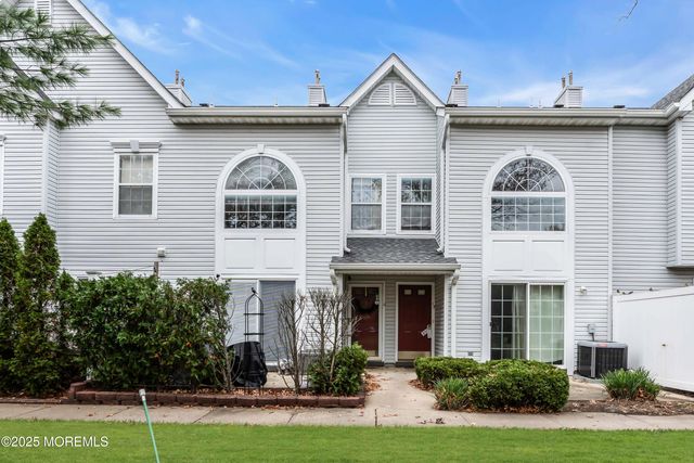 11 Madison Court, Tinton Falls, NJ 07712