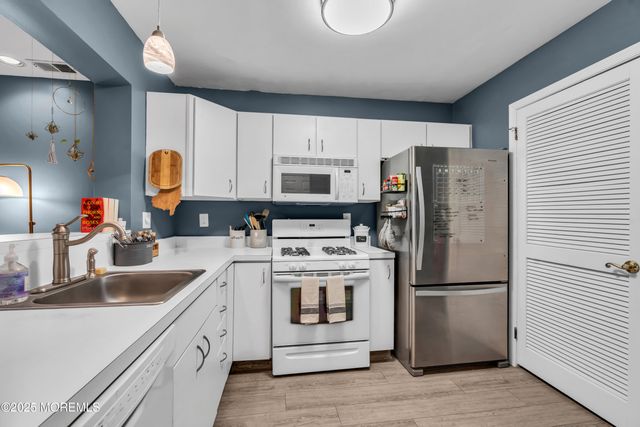 11 Madison Court, Tinton Falls, NJ 07712