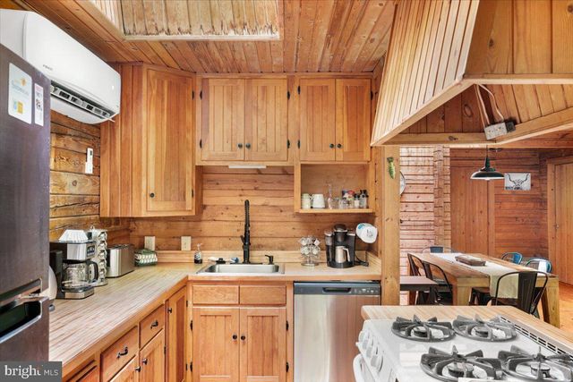 513 STRATON, Basye, VA 22810