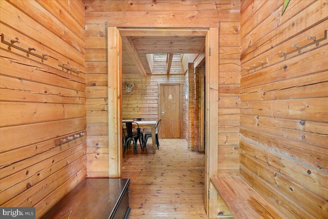 513 STRATON, Basye, VA 22810