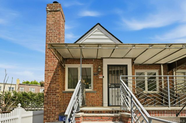 62-41 79th Street, Middle Village, NY 11379