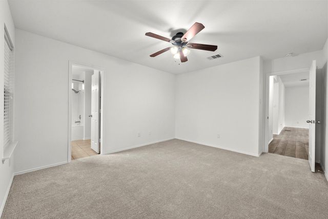 118 Camellia DR, Hutto, TX 78634