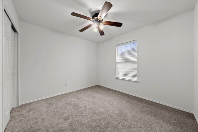 118 Camellia DR, Hutto, TX 78634