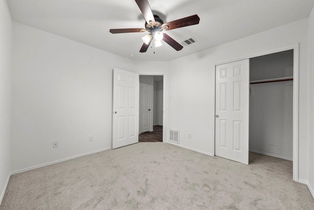 118 Camellia DR, Hutto, TX 78634