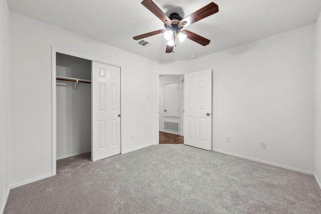 118 Camellia DR, Hutto, TX 78634