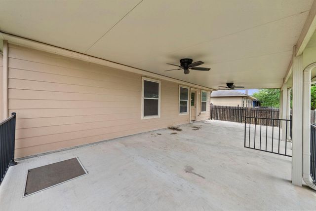 118 Camellia DR, Hutto, TX 78634