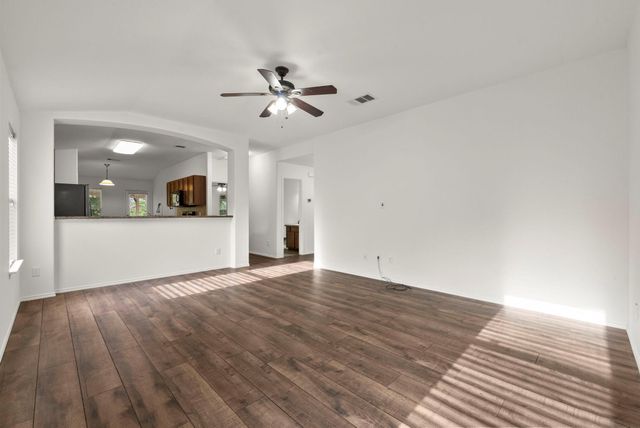 118 Camellia DR, Hutto, TX 78634